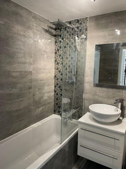 Grays Serviced Apartment Stifford Экстерьер фото